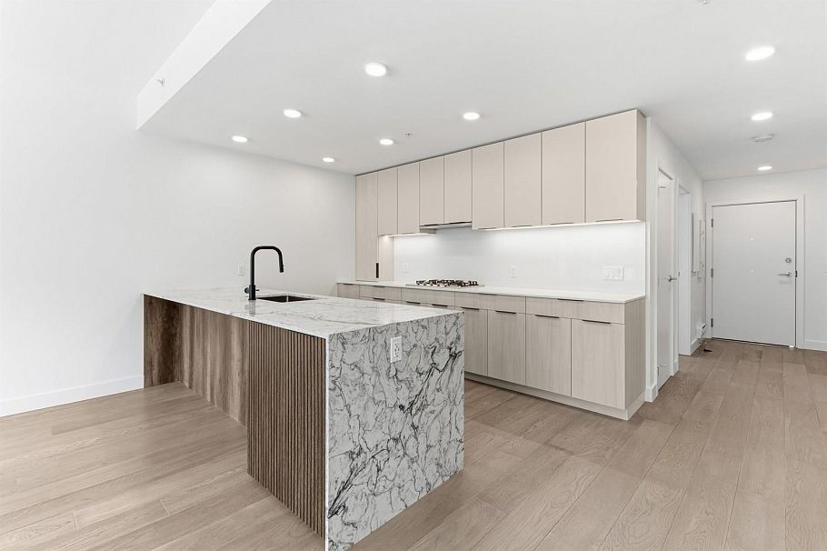 204 3590 W 39th Avenue Vancouver, BC - 2