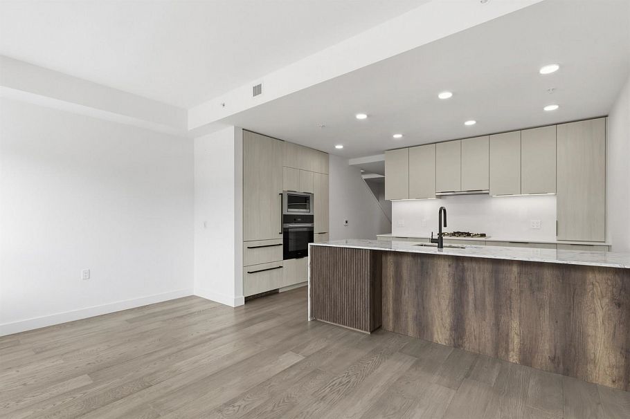 304 3590 W 39th Avenue Vancouver, BC - 1