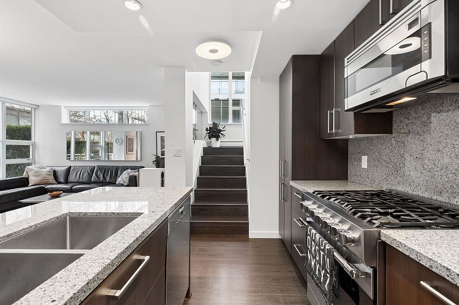 156 W 1st Avenue Vancouver, BC - 18