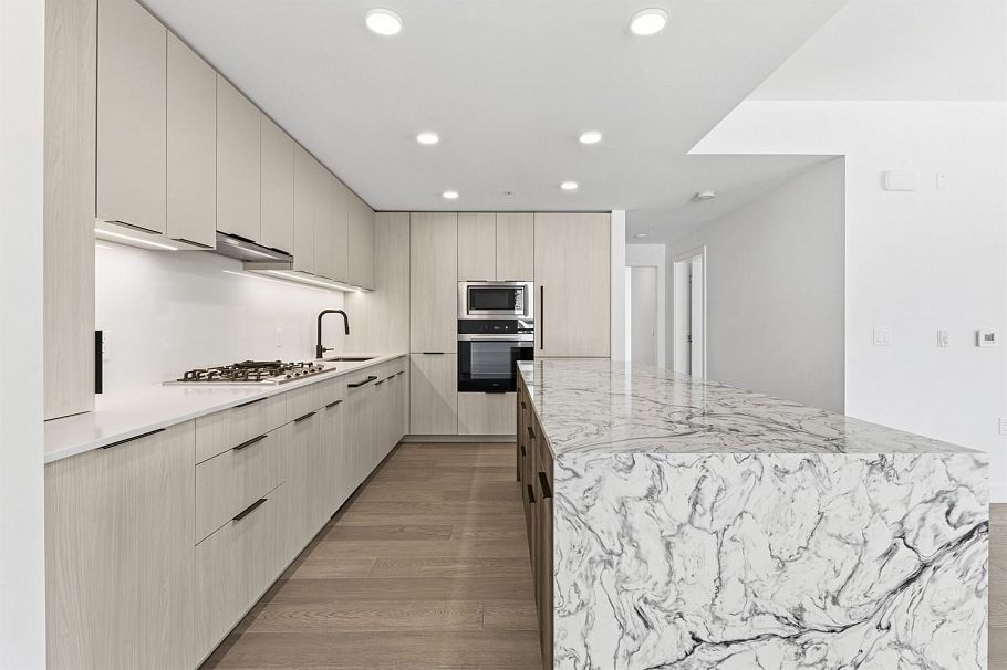 301 3590 W 39th Avenue Vancouver, BC - 4