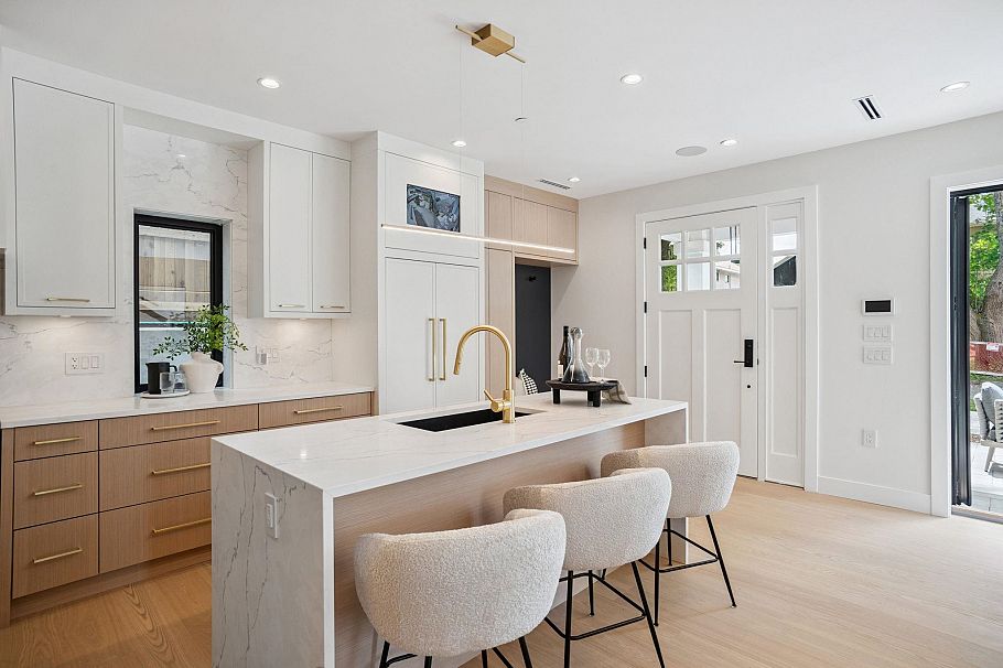 2307 E 3rd Avenue Vancouver, BC - 12