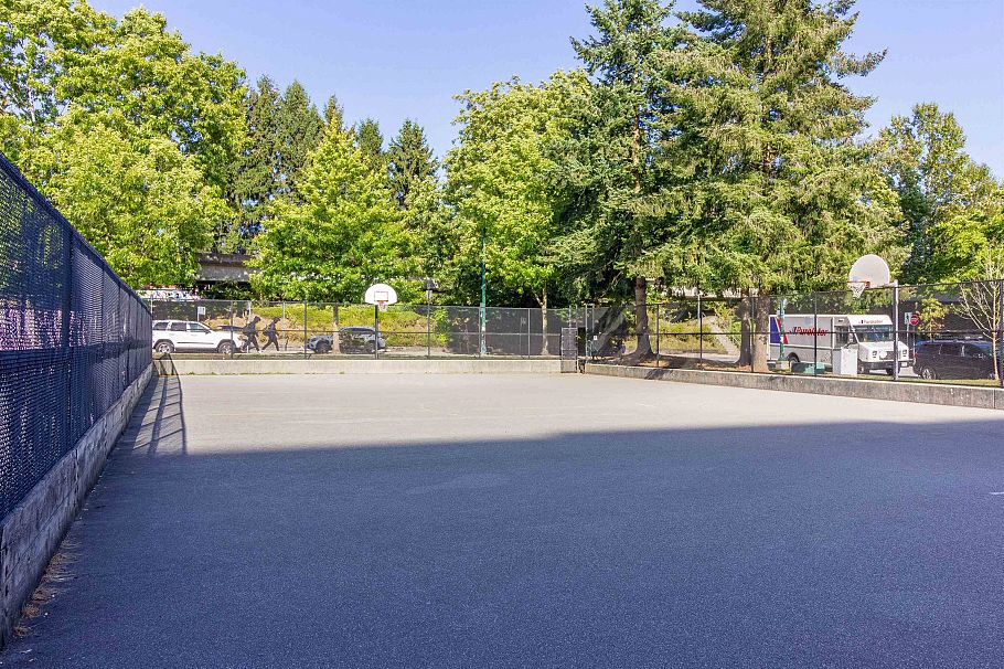 305 3588 Crowley Drive Vancouver, BC - 26