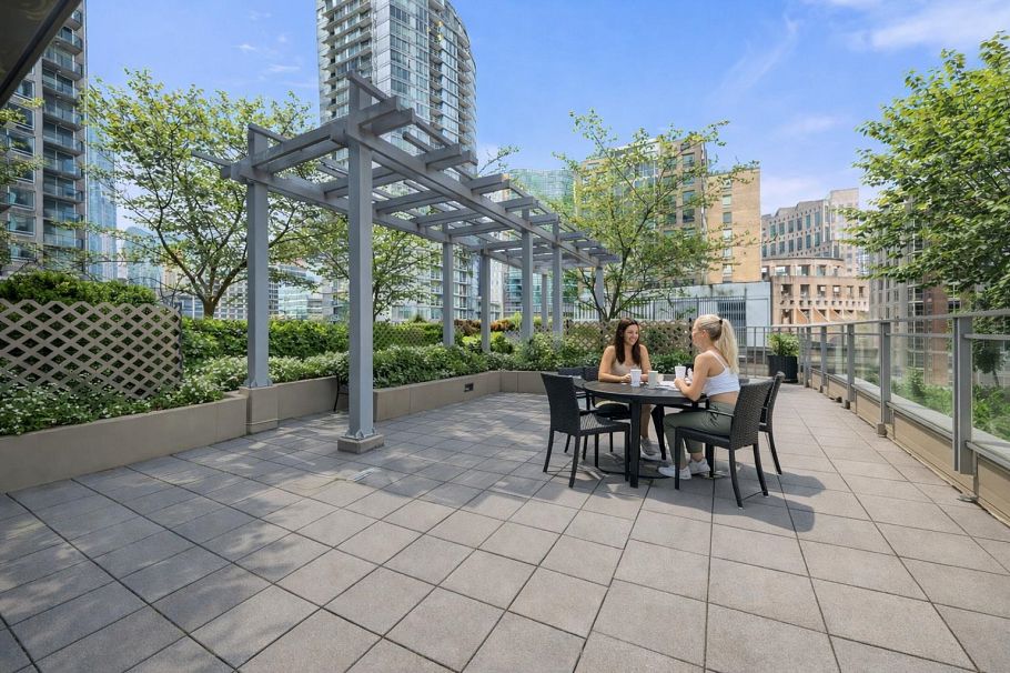 808 888 Homer Street Vancouver, BC - 9