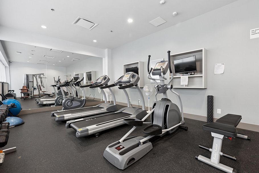 303 150 W 15th Street North Vancouver, BC - 34