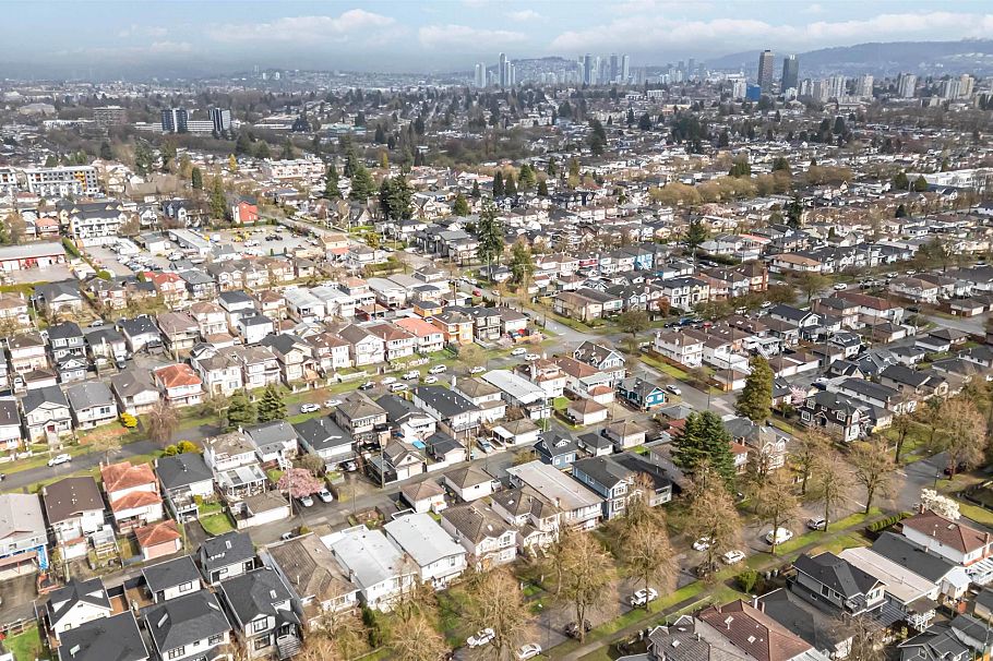 2667 E 47th Avenue Vancouver, BC - 39