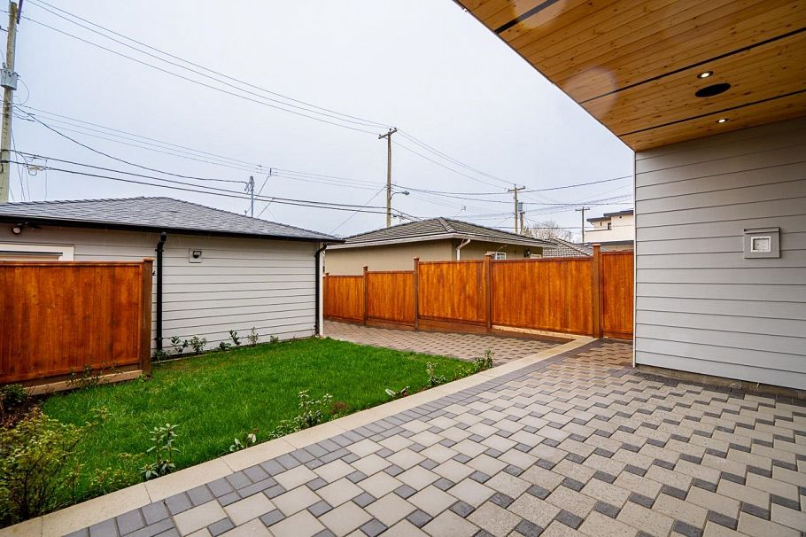 2 150 E 51st Avenue Vancouver, BC - 14