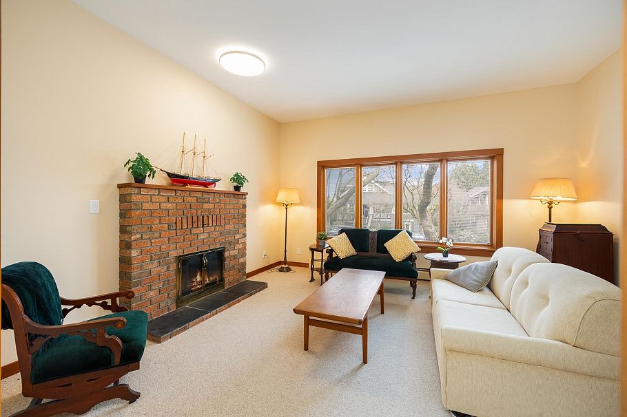 4548 W 7th Avenue Vancouver, BC - 4