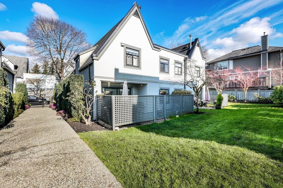 38 889 Tobruck Avenue North Vancouver, BC - 12