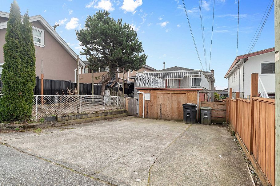 657 E 57th Avenue Vancouver, BC - 26