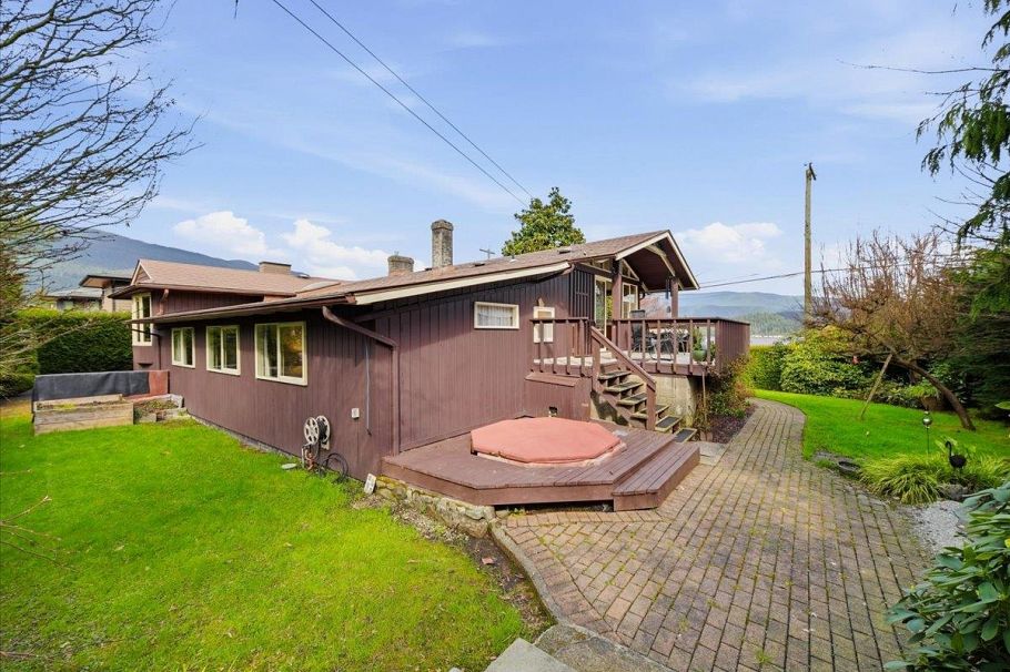 809 Roslyn Boulevard North Vancouver, BC - 24