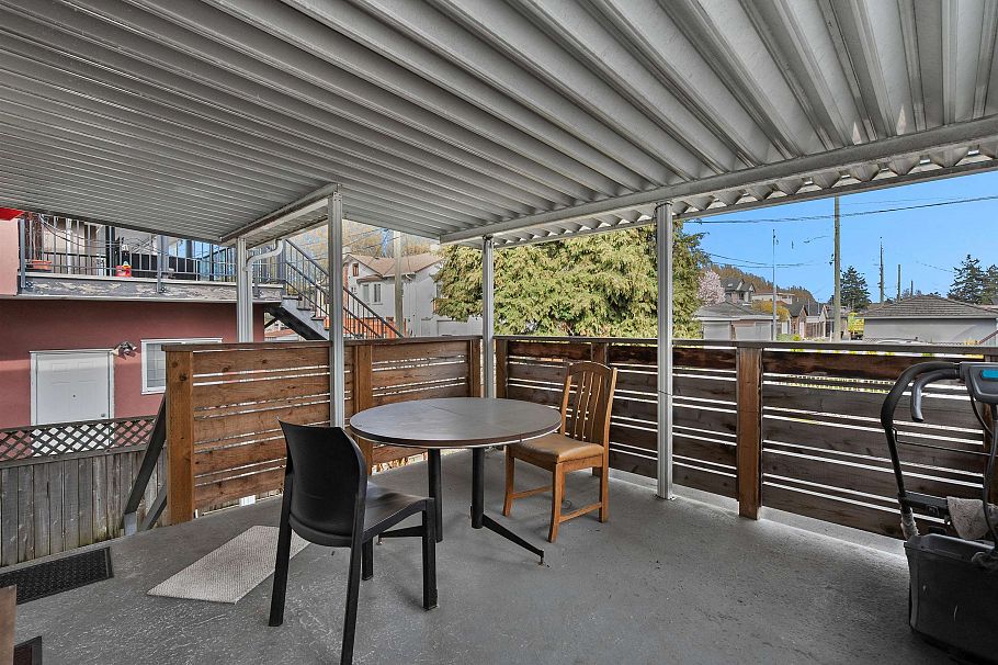 7656 Main Street Vancouver, BC - 24