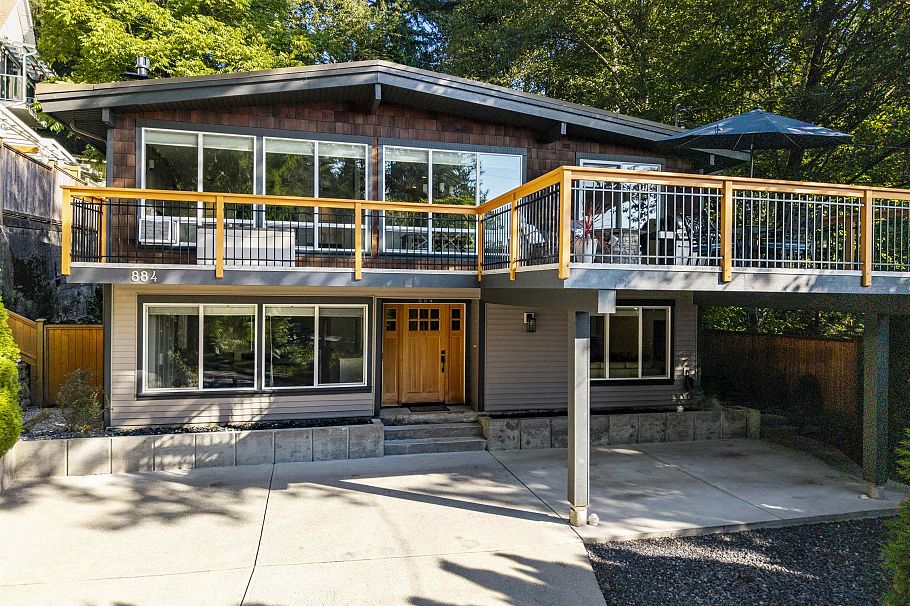 884 Wellington Drive North Vancouver, BC - 2