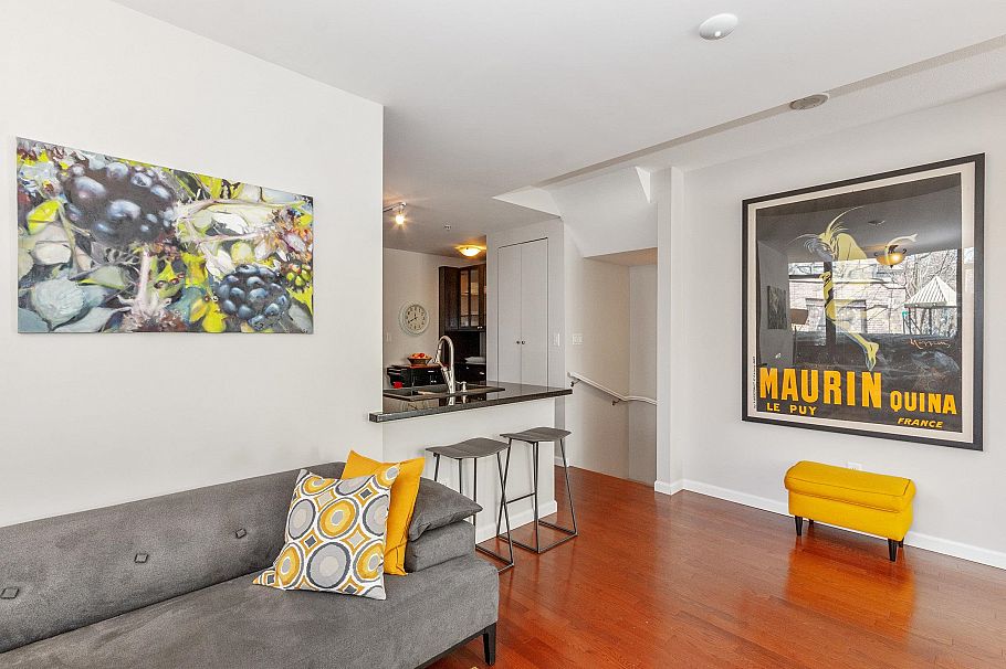 168 W 1st Street North Vancouver, BC - 2