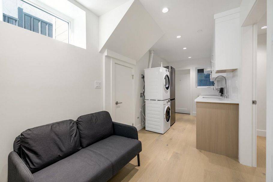 1 366 E 64th Avenue Vancouver, BC - 16