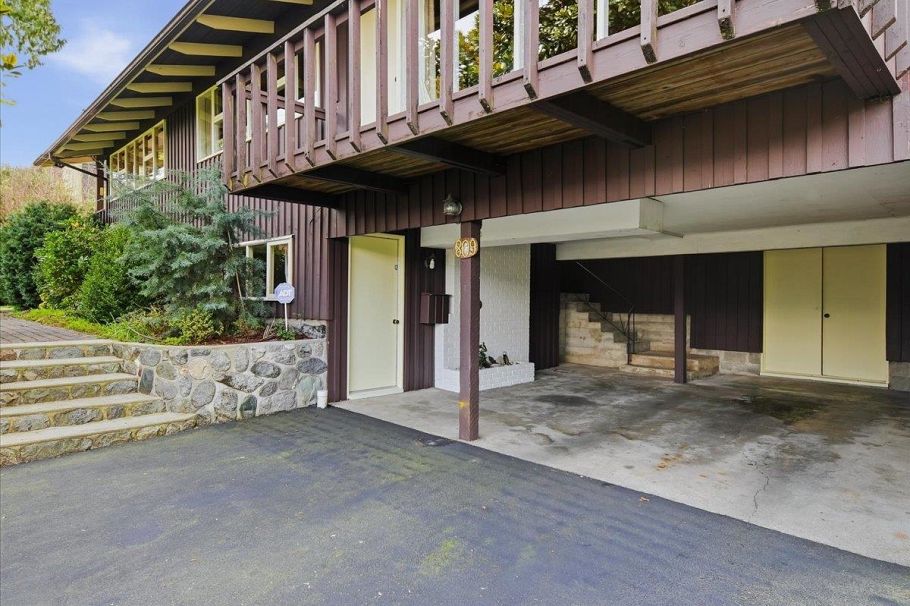 809 Roslyn Boulevard North Vancouver, BC - 6