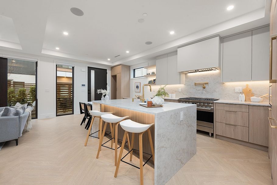 1 3393 Victoria Drive Vancouver, BC - 11