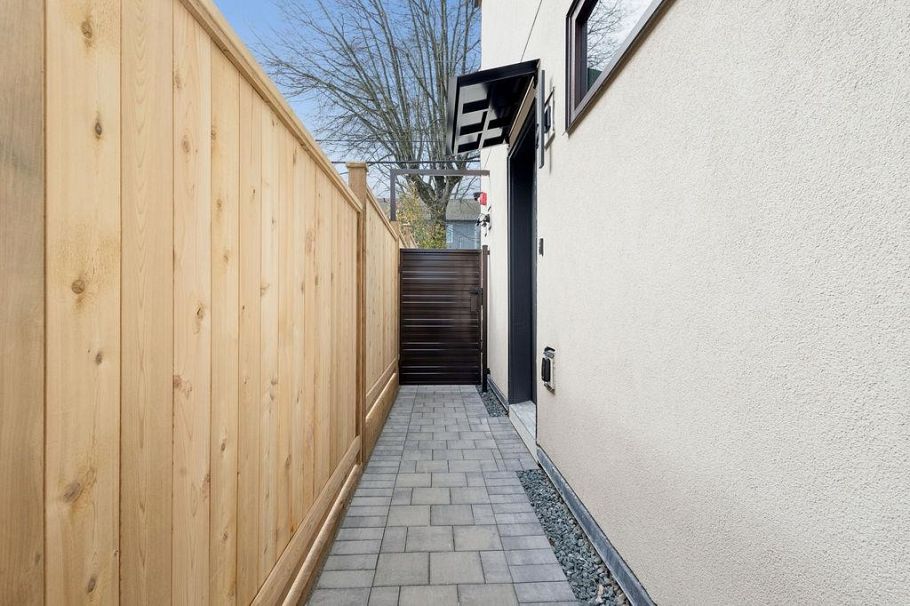 2 3393 Victoria Drive Vancouver, BC - 22