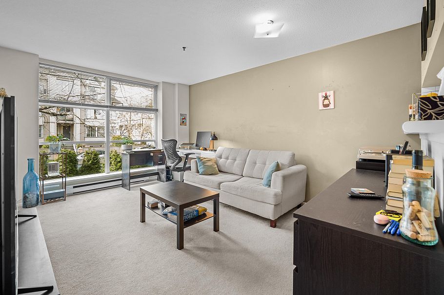 204 3168 Laurel Street Vancouver, BC - 3