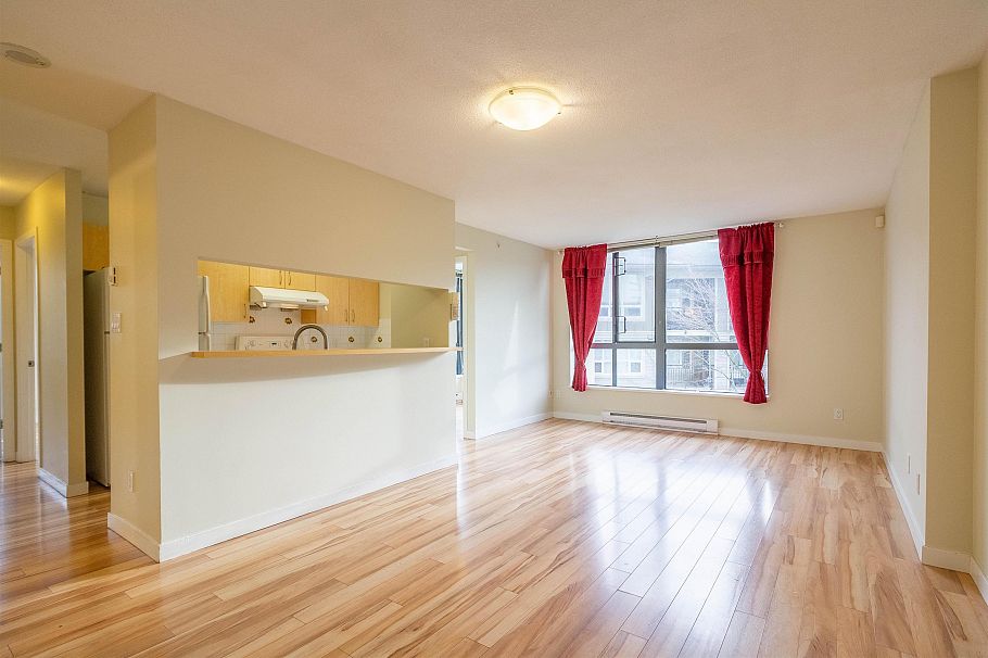 305 3588 Crowley Drive Vancouver, BC - 2