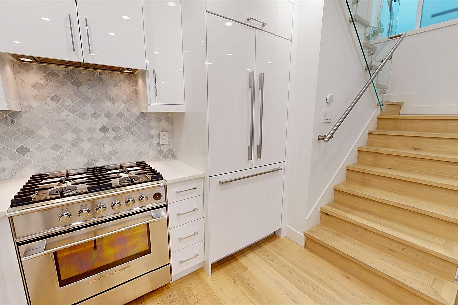 1260 E 14th Avenue Vancouver, BC - 8