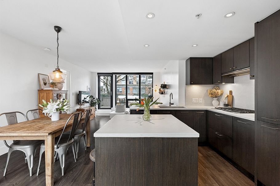 303 150 W 15th Street North Vancouver, BC - 4