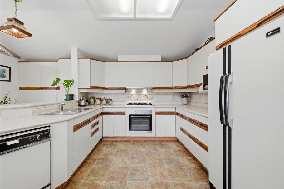 809 Roslyn Boulevard North Vancouver, BC - 17