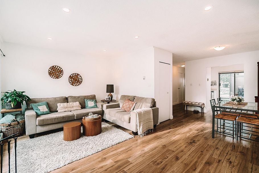 19 230 W 14th Street North Vancouver, BC - 1