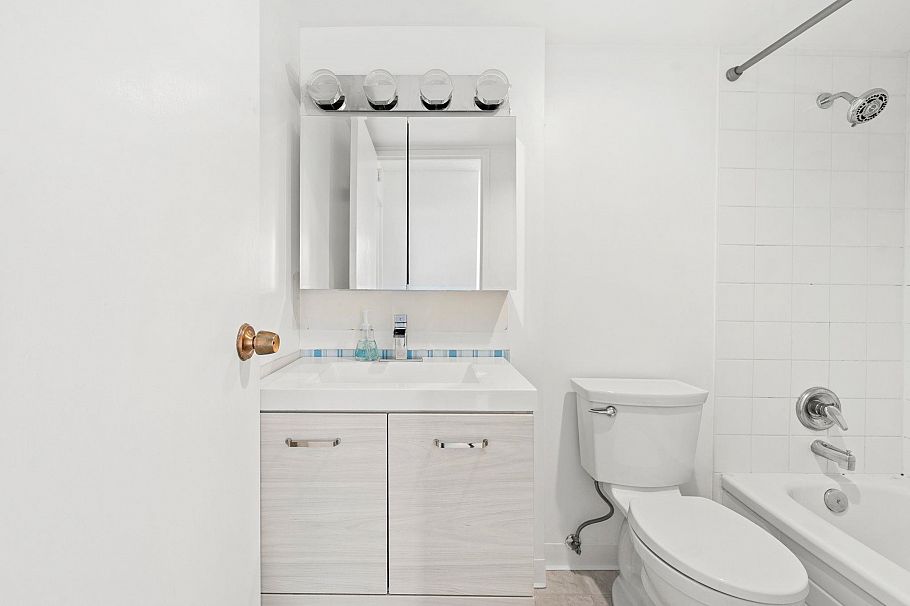 2016 Fullerton Avenue North Vancouver, BC - 16