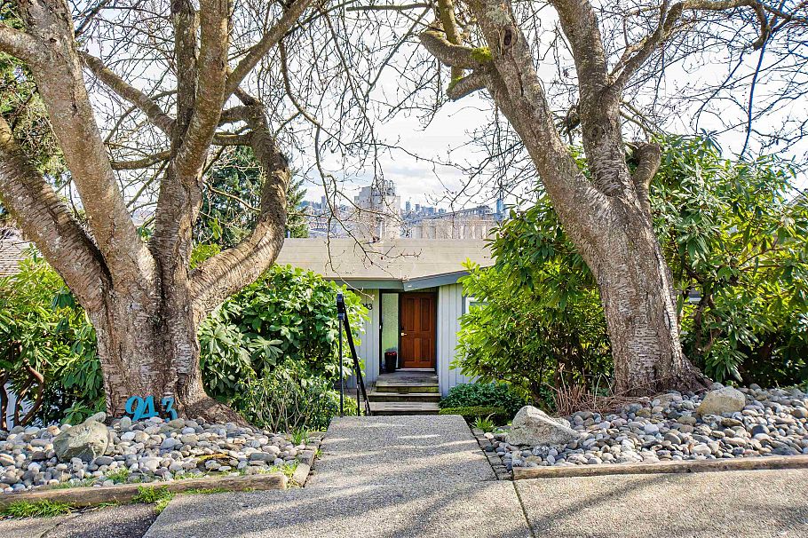 943 Shavington Street North Vancouver, BC - 1