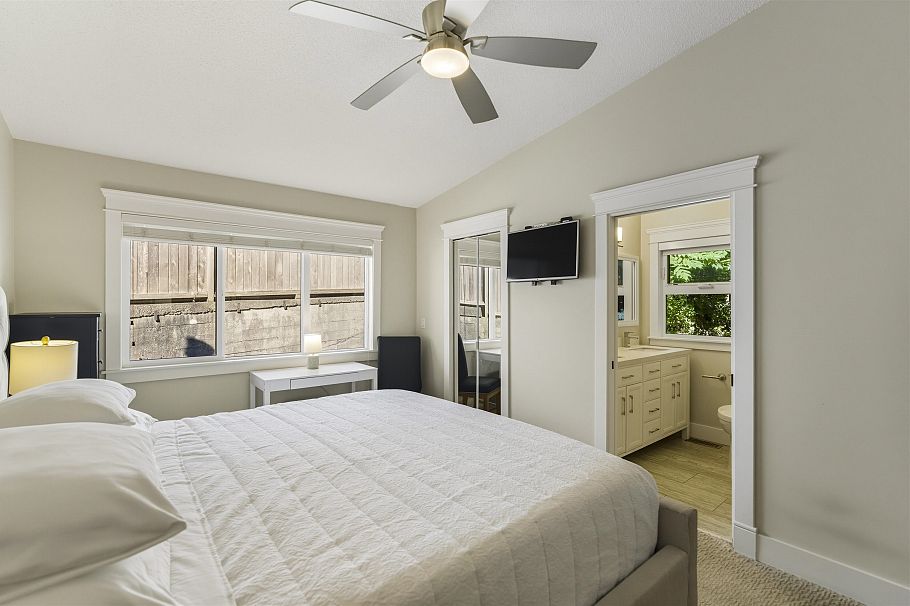 884 Wellington Drive North Vancouver, BC - 24