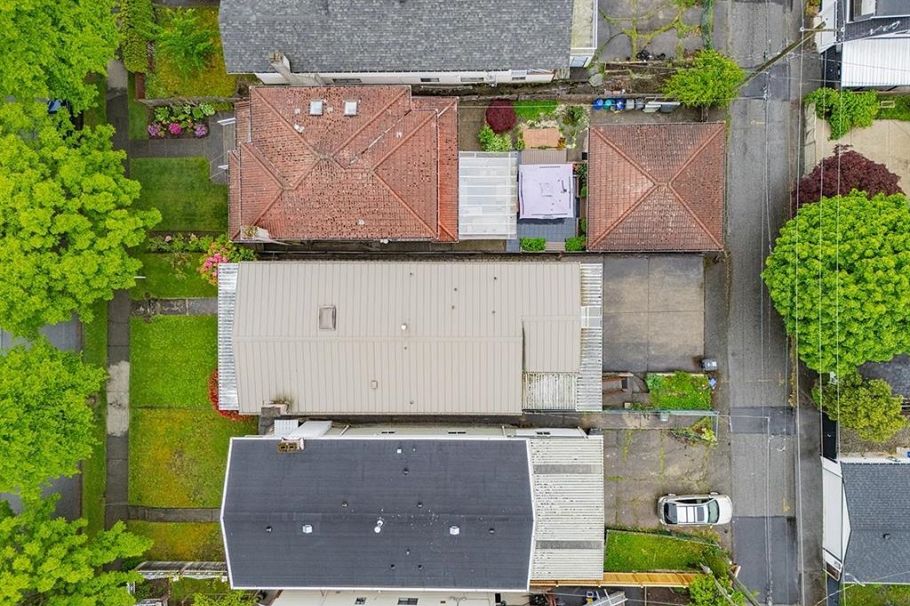 919 E 39th Avenue Vancouver, BC - 5