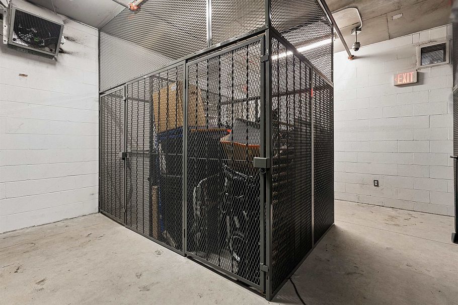 303 150 W 15th Street North Vancouver, BC - 33