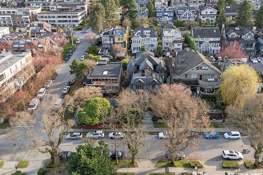 2518 Point Grey Road Vancouver, BC - 36