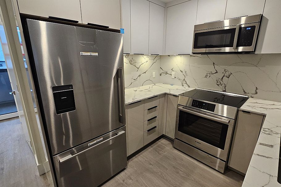 316 2250 E 1st Avenue Vancouver, BC - 4