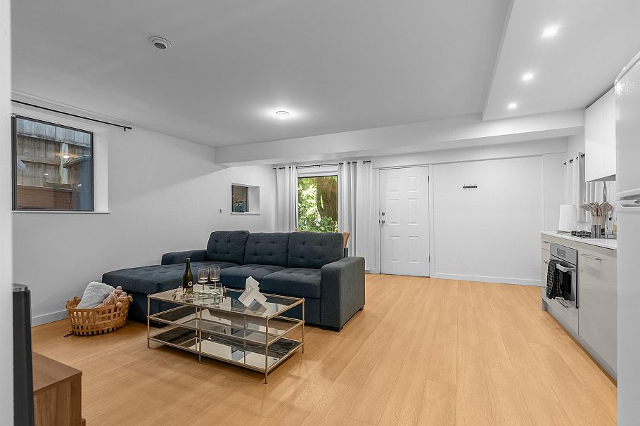 1835 Arborlynn Drive North Vancouver, BC - 22