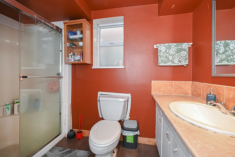 2295 E 48th Avenue Vancouver, BC - 13