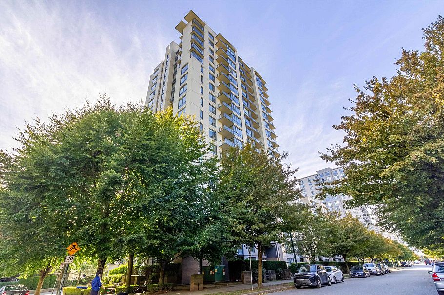 305 3588 Crowley Drive Vancouver, BC - 28
