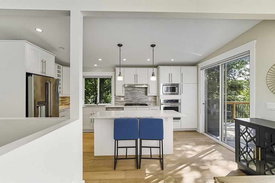 884 Wellington Drive North Vancouver, BC - 16