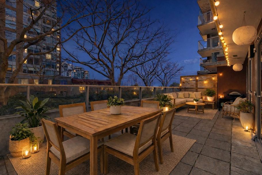 303 150 W 15th Street North Vancouver, BC - 31