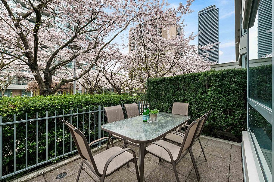 TH4 1889 Rosser Avenue Burnaby, BC - 5