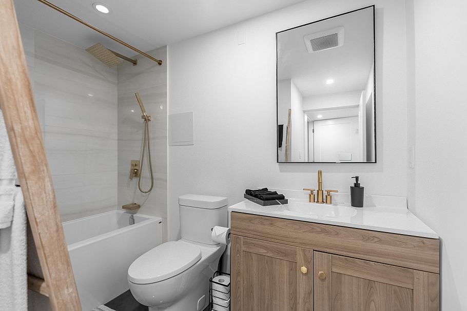 1835 Arborlynn Drive North Vancouver, BC - 25