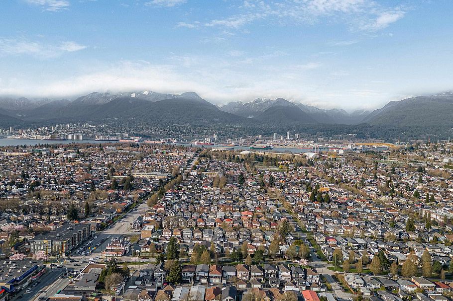 2958 E 4th Avenue Vancouver, BC - 16