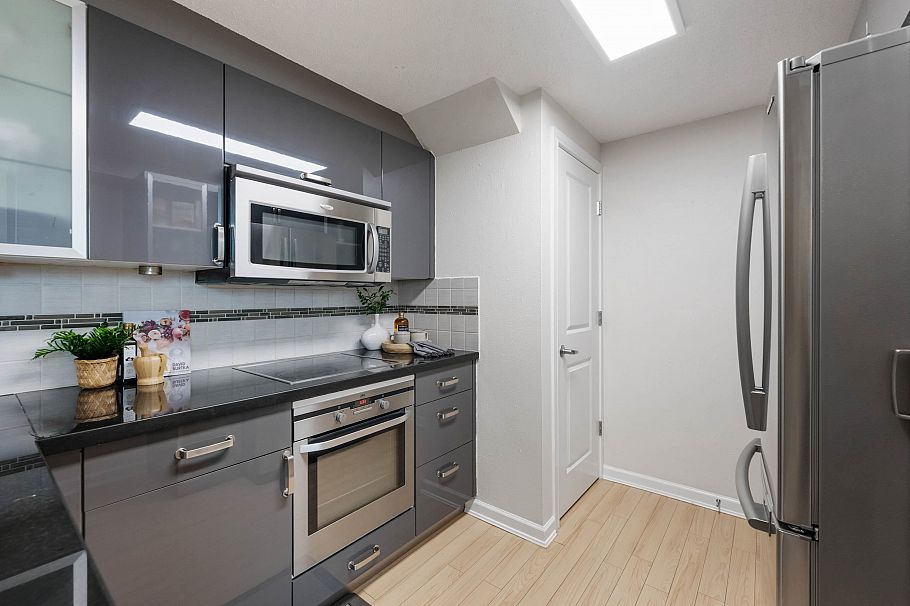 TH4 1889 Rosser Avenue Burnaby, BC - 13