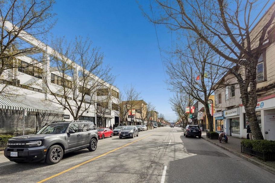 1 3393 Victoria Drive Vancouver, BC - 34