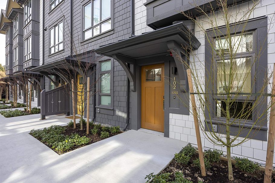 102 2322 Emery Court North Vancouver, BC - 2