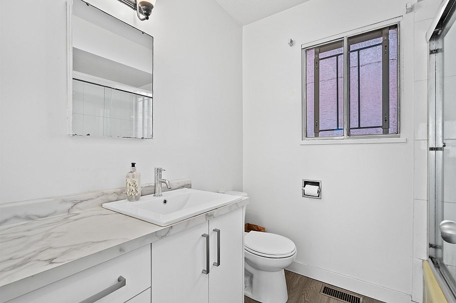 7656 Main Street Vancouver, BC - 18