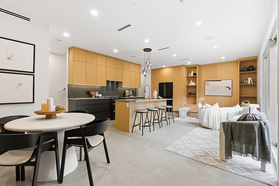 1 2091 E 20th Avenue Vancouver, BC - 9