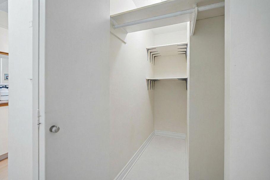 204 3168 Laurel Street Vancouver, BC - 20