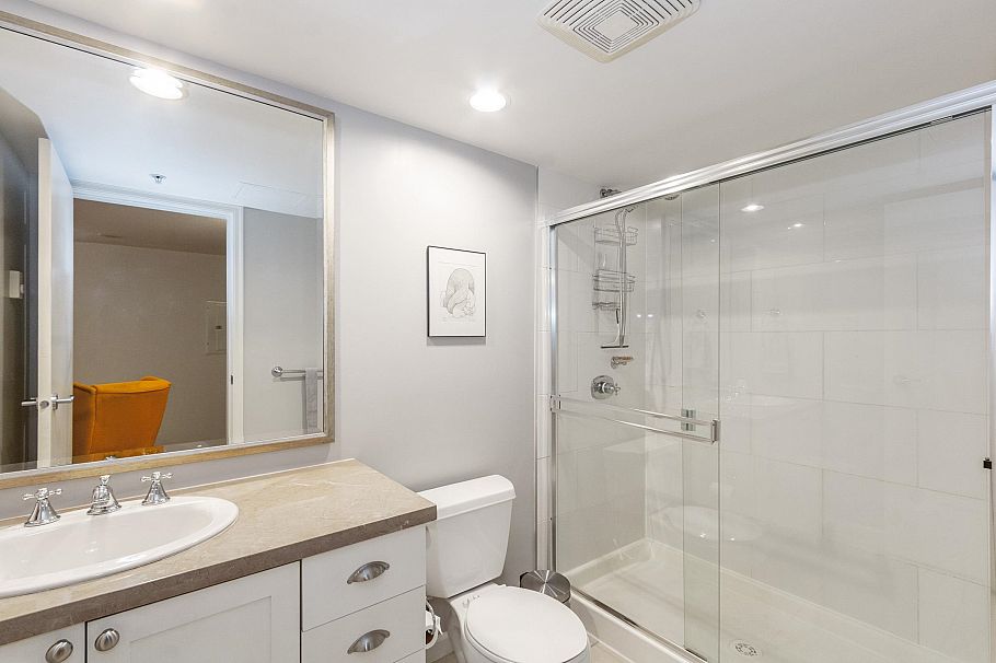 168 W 1st Street North Vancouver, BC - 20