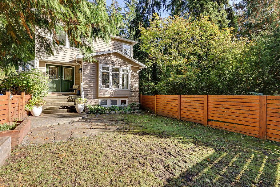 1400 Riverside Drive North Vancouver, BC - 2
